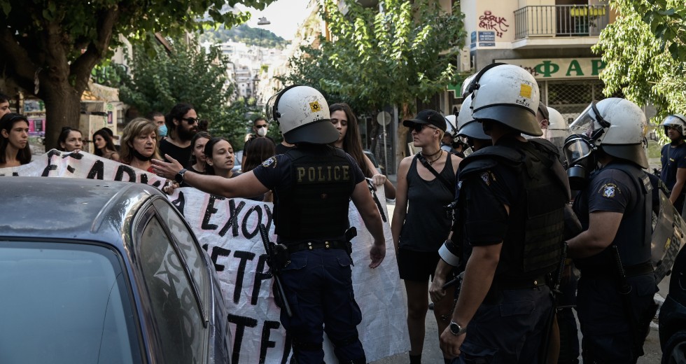 Ανταρσία στις γειτονιές της Αθήνας: κ. Mπακογιάννη, μετράνε μόνο οι Έλληνες στην Αθήνα;