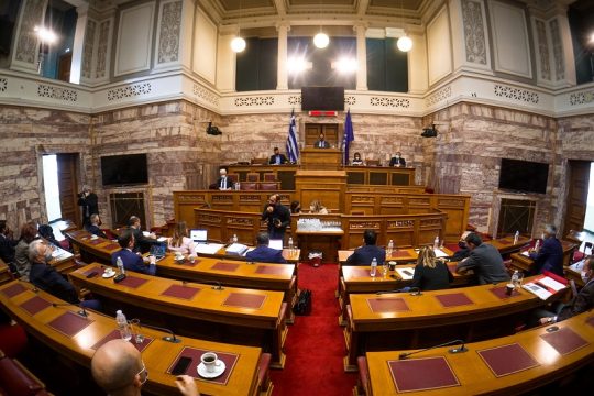 «Κρυβόμαστε, πετροβολάμε, συκοφαντούμε»