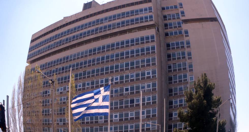 Σκάνδαλο παρακολουθήσεων: Παραμένουν τα ερωτήματα εν μέσω των αποκαλύψεων