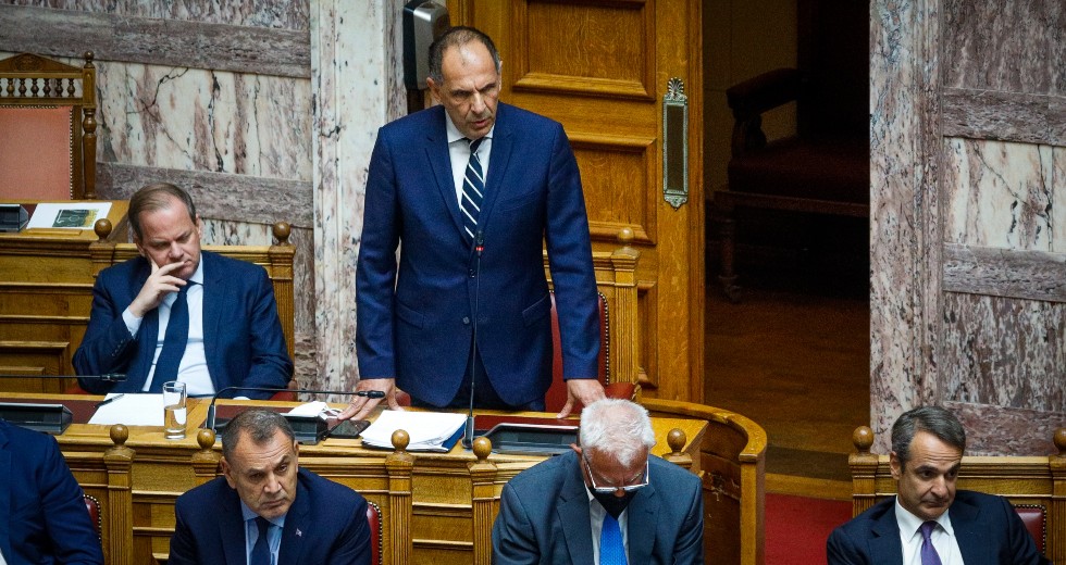 Σύγκρουση Γεραπετρίτη-Τσίπρα για τα ψεύδη Κοντολέοντα στην Επιτροπή Θεσμών