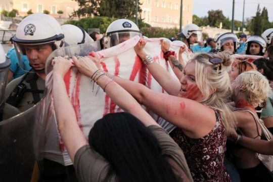 Η τιμή, ο Μενούσης και η κάμα