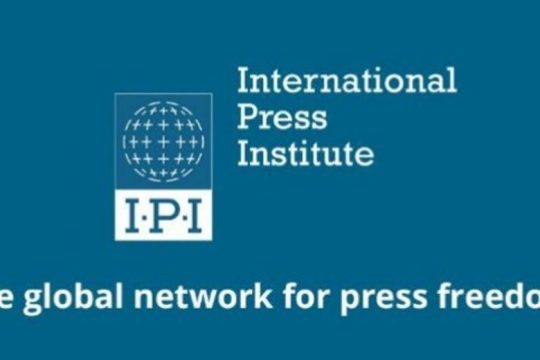 Το Διεθνές Ινστιτούτο Τύπου ζητά από την κυβέρνηση απαντήσεις για τις παρακολουθήσεις