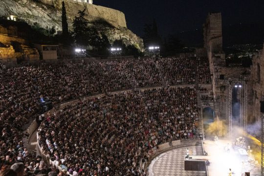 Οι απαντήσεις, οι ερωτήσεις και τα… μαξιλαράκια