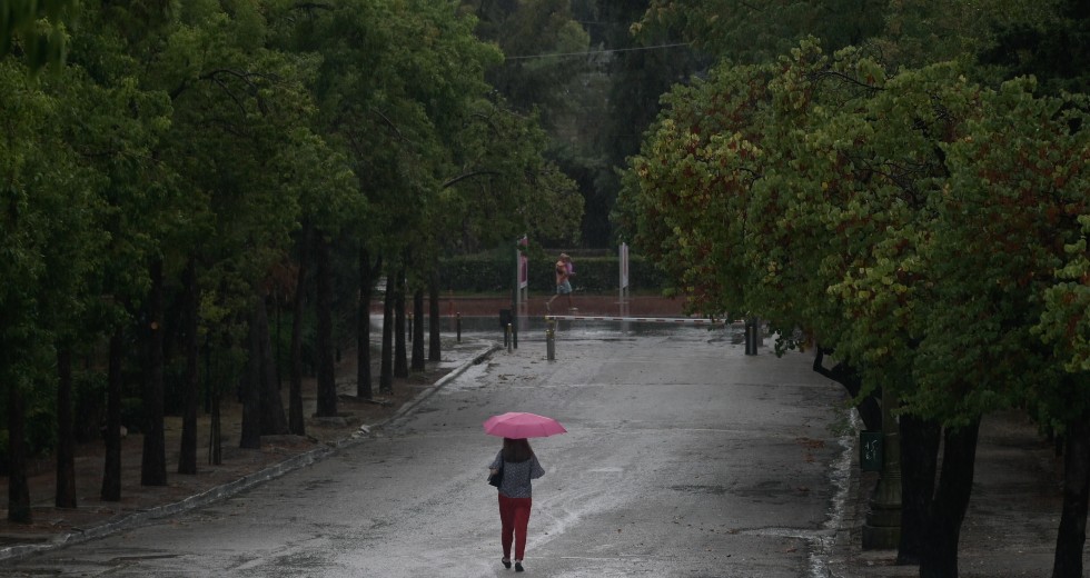 Επιμένει η κακοκαιρία, βροχές και καταιγίδες, τοπικά έντονες