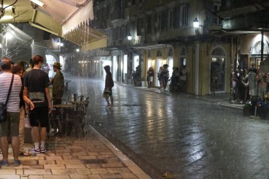 Στη Δυτική Ελλάδα «χτυπά» η κακοκαιρία