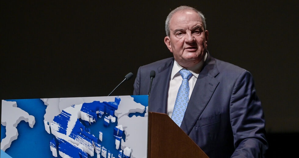 «Κόκκινη κάρτα» Καραμανλή σε Μητσοτάκη