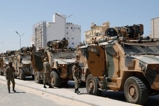 Δεκάδες νεκροί και καταστροφές από τις συγκρούσεις στην πρωτεύουσα της Λιβύης