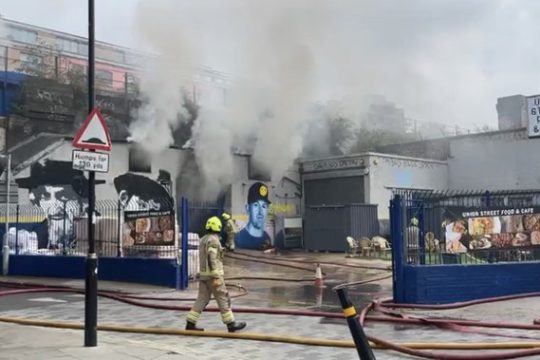 Υπό έλεγχο η μεγάλη φωτιά στο κέντρο του Λονδίνου