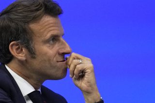 Η «συναστρία» των κρίσεων και ο κ. Μακρόν