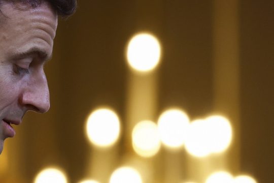 Το «τέλος» ποιας «αφθονίας» και ποιας «ανεμελιάς» κ. Μακρόν;