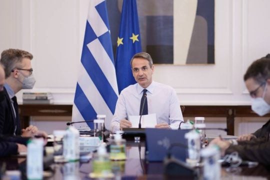 Βάλλεται πανταχόθεν η κυβέρνηση για τις παρακολουθήσεις