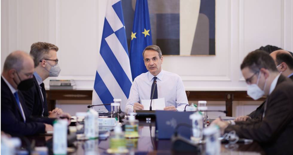Βάλλεται πανταχόθεν η κυβέρνηση για τις παρακολουθήσεις