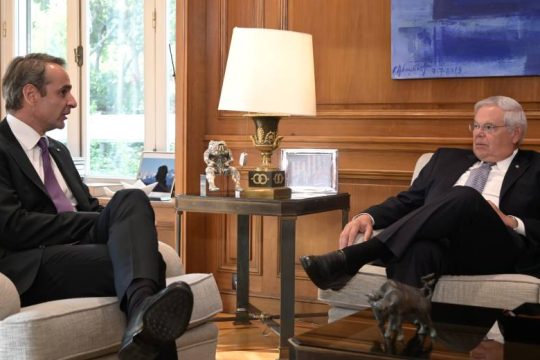 Ανασκόπηση των ελληνοαμερικανικών σχέσεων στη συνάντηση Μητσοτάκη-Μενέντεζ