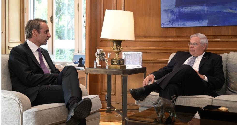 Ανασκόπηση των ελληνοαμερικανικών σχέσεων στη συνάντηση Μητσοτάκη-Μενέντεζ