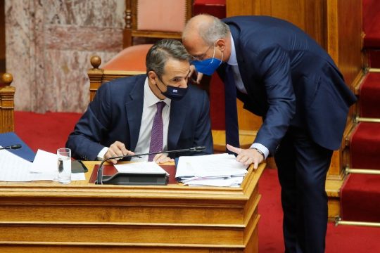 Επικαλούνται άγνοια, υπόσχονται «απαντήσεις»