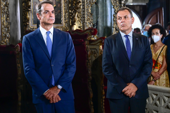 Μήνυμα ενότητας από τον πρωθυπουργό υπό το βάρος των σκανδάλων