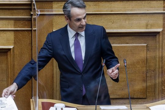Εκκωφαντική αλαζονεία, θορυβώδης δειλία