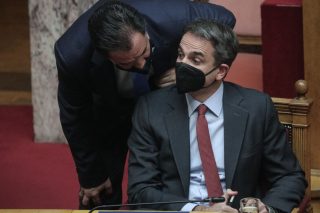 Ο Αδωνις καίει τον Κυριάκο