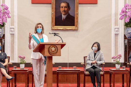 Συνεχίζονται οι κραδασμοί από την επίσκεψη Πελόζι στην Ταϊβάν, εκκλήσεις για ψυχραιμία