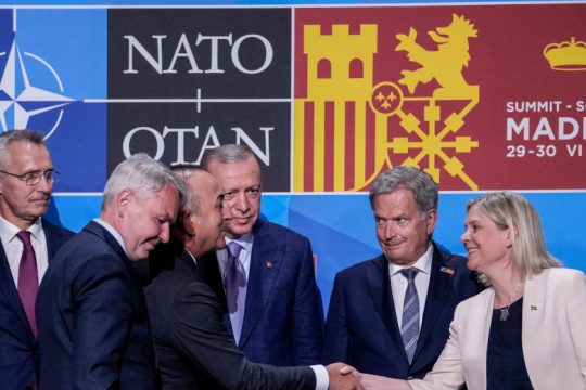 Συνέχεια στο νατοϊκό παζάρι με ραντεβού στο Ελσίνκι