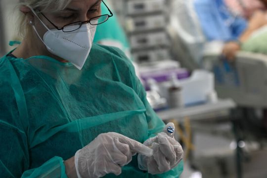 Μείωση των εβδομαδιαίων κρουσμάτων και του ιικού φορτίου στην Κρήτη