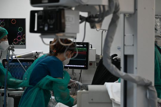 «Το χειρότερο καλοκαίρι της πανδημίας λόγω των πολλών θανάτων και κρουσμάτων»