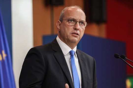 Για υποδαύλιση έντασης κατηγορεί τον Αλ. Τσίπρα ο Γ. Οικονόμου
