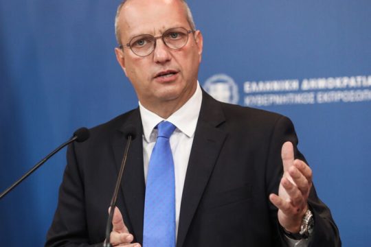 Κάνουν ότι δεν ξέρουν για τις παρακολουθήσεις