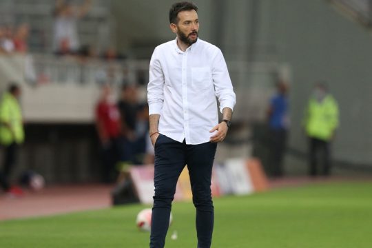 Ο Κορμπεράν ανακατεύει την τράπουλα