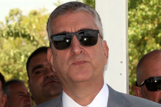 Ενας, αλλά Κοντο-λέων