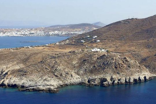 Ξενοδοχειακός γίγαντας σε παρθένο τοπίο της Πάρου