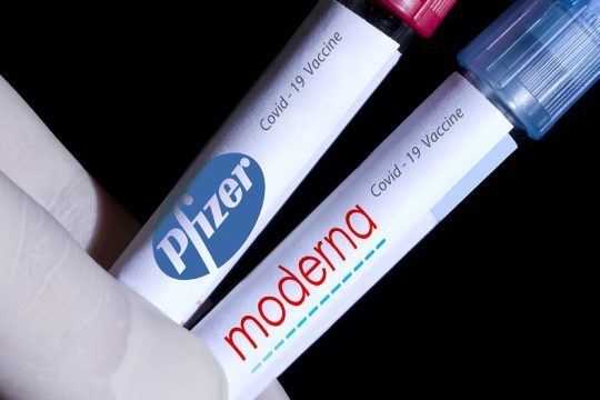 Εμβόλια mRNA: H Moderna μηνύει τις Pfizer/BionTech για παραβίαση πατέντας