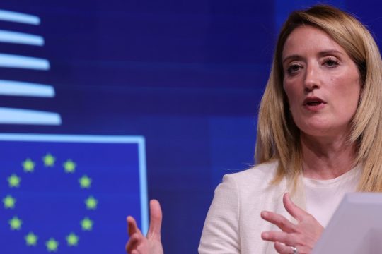 Παρακολούθηση Ανδρουλάκη: Οι Ευρωσοσιαλιστές ζητούν από τη Ρ. Μέτσολα να πάρει θέση