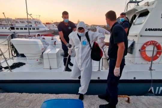 Σβήνουν οι ελπίδες για επιζώντες στο ναυάγιο της Ρόδου