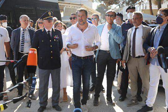 Η ιταλική Ακροδεξιά σε περίπατο προς τη νίκη
