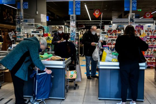 Στα ύψη τρόφιμα, ενοίκια και αέριο