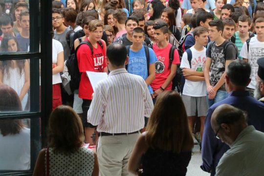 Αγιασμός χωρίς μάσκες και τεστ