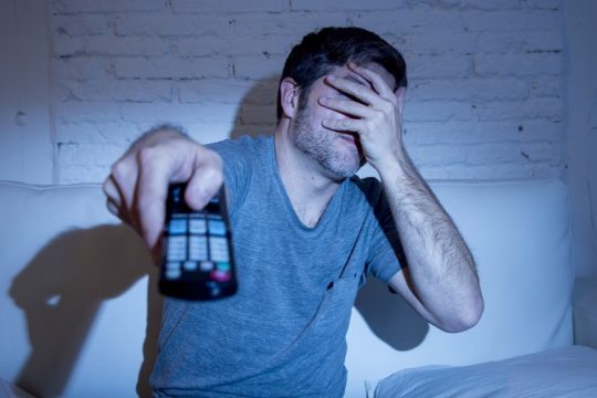 Αυξημένος ο κίνδυνος άνοιας για όσους κάθονται πολλή ώρα μπροστά στην τηλεόραση