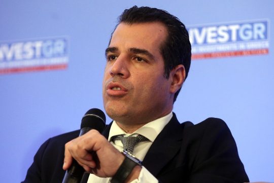 Covid-19: «Χαλαρός» ο Θ. Πλεύρης, την ώρα που ΕΟΔΥ και επιστήμονες προειδοποιούν
