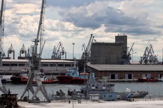 Λιμανίσια μικρομεσαία… και λιμανίσια μικρομεγάλα