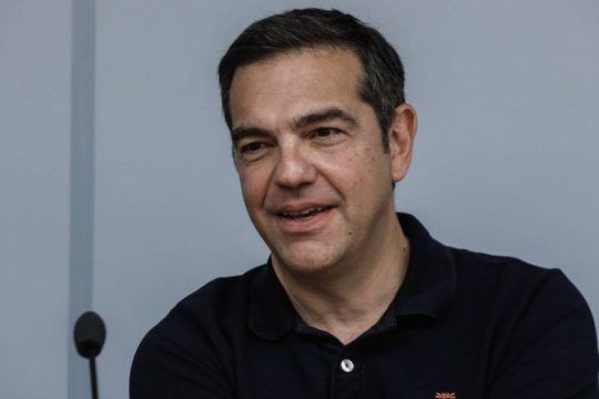 Στην ΑΔΑΕ ο Αλ. Τσίπρας στη σκιά του σκανδάλου των παρακολουθήσεων