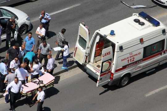 Πολύνεκρο τροχαίο στη ΝΑ Τουρκία με λεωφορείο και ασθενοφόρο