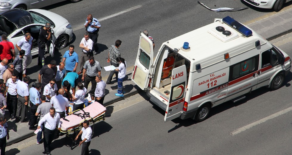 Πολύνεκρο τροχαίο στη ΝΑ Τουρκία με λεωφορείο και ασθενοφόρο