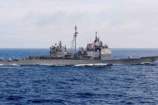 Πολεμικά πλοία των ΗΠΑ στο Στενό της Ταϊβάν  