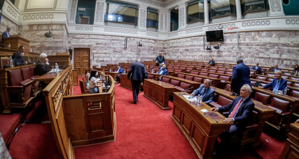 «Βόμβες» με το καλημέρα: Κανείς δεν εξαιρείται από τις παρακολουθήσεις