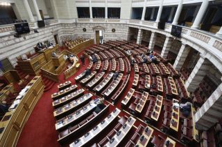 Αρχίζει η μάχη για τις υποκλοπές στη Βουλή