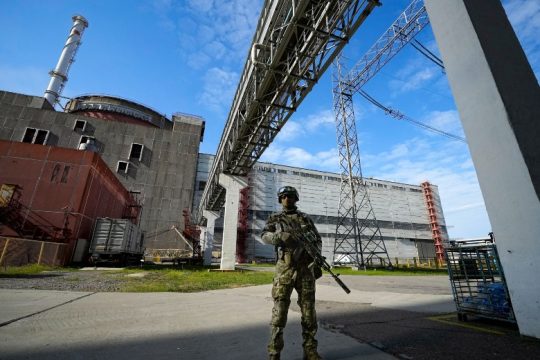 Αποσυνδέθηκαν οι αντιδραστήρες στη Ζαπορίζια – 25 οι νεκροί στον σιδηροδρομικό σταθμό