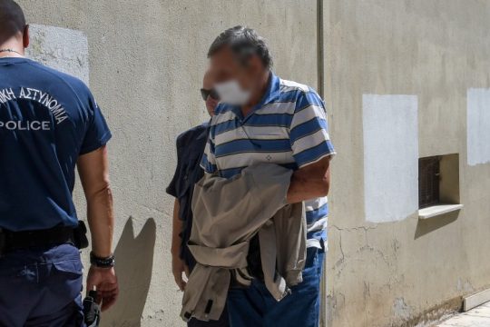 Τέλος ο αντιδήμαρχος Ζίτσας μετά την κακοποίηση του γαϊδουριού