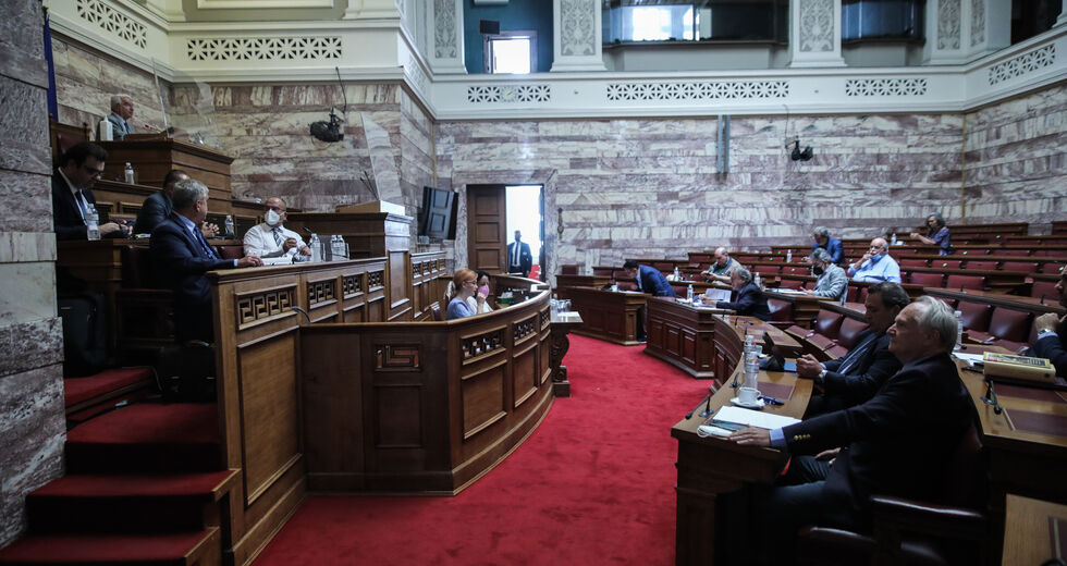 Το αίτημα για άμεση σύγκληση της Επιτροπής Θεσμών παραμένει στο τραπέζι