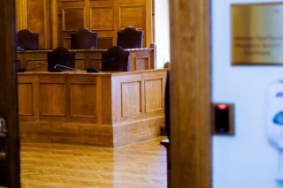 «Εκλεγμένη δικτατορία» (για τον Κώστα Τζαβάρα)
